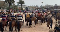 Una potente marcha por la cultura huasa y las tradiciones del campo se vivió en Pichilemu