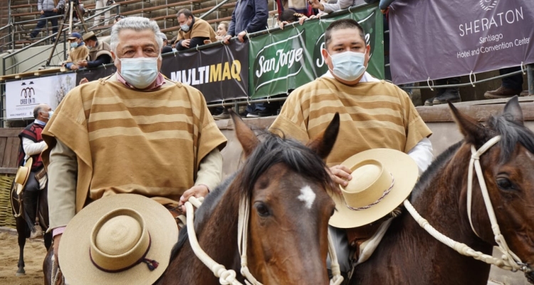 Arturo Ríos y Pedro Juan Espinoza lucieron a las regalonas en la Serie Yeguas