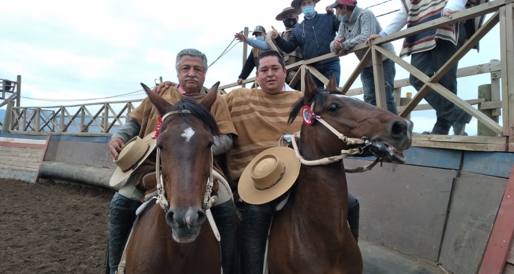 Arturo Ríos y Pedro Espinoza completaron sus tres colleras: 