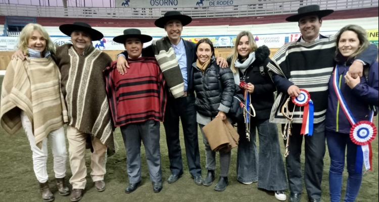 Los Schwalm ganaron en su estilo en una jornada muy especial para el rodeo osornino