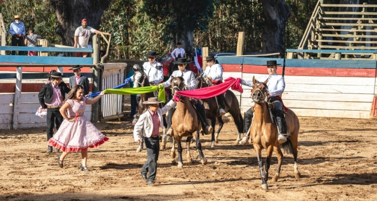 Amazonas de la Tradición Chilena participarán en Congreso de la