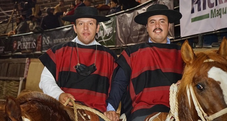 Los hermanos Ortega aprovecharon el impulso y consiguieron el requisito en rodeo de Santa María