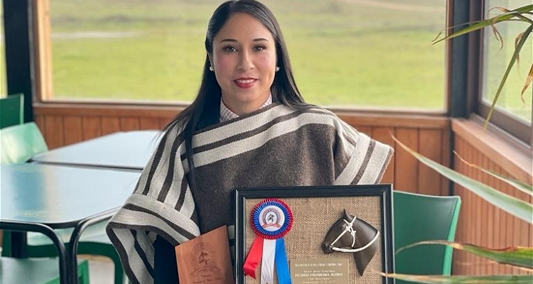 Elizabeth Valderrama, Mejor Jinete Femenina de Cardenal Caro: