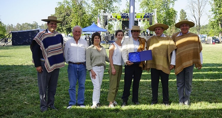 Asociación Colchagua reconoció la trayectoria de Alejandro Cuevas y el Criadero El Vaticano