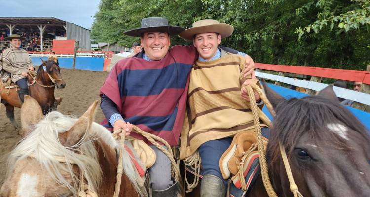 Díaz y Vidal ganaron y completaron en el entretenido Rodeo Libre del Club Puerto Aysén