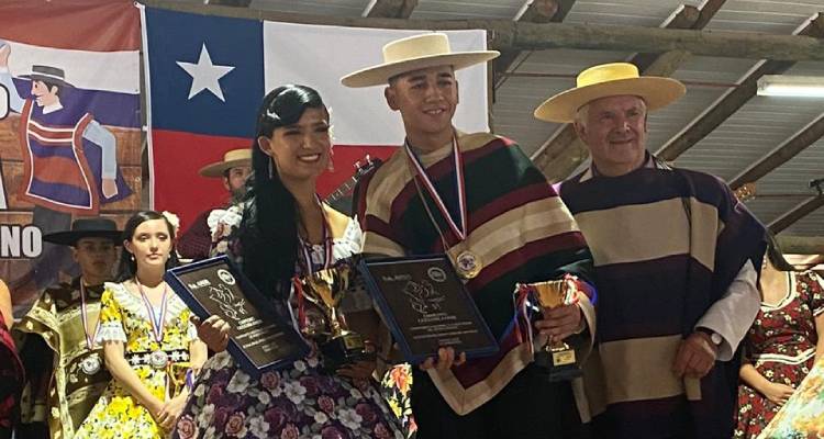 El Campeonato Nacional de Cueca Huasa fue protagonista en Santiago y Hualqui