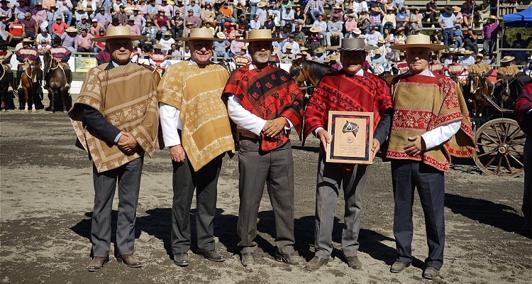 Humberto Vidal: "Quiero dedicarle este premio a toda la gente de la Asociación Aysén"
