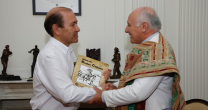 La firma del convenio entre la Federación del Rodeo y Bomberos de Chile