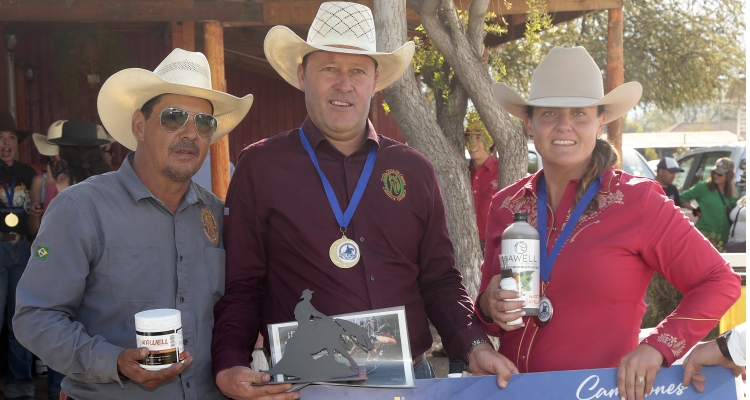 Doña Olga de Orense recibió la Tercera Copa Socios y el Gran Derby de Chile Rening