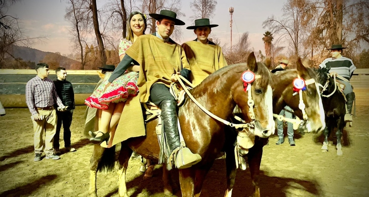 Bernardo Mena disfrutó de su primer triunfo en un rodeo junto a su sobrino Ricardo Allendes