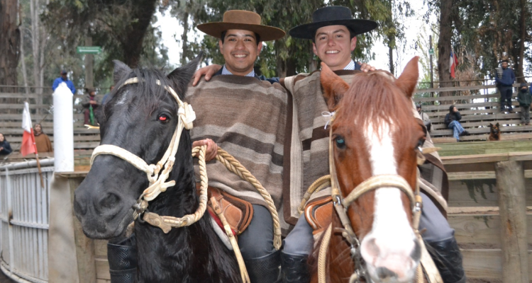 Abarca y Lucaveche se llenaron de ilusión con victoria en rodeo del Club Malloa