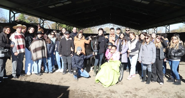 Estudiantes del Colegio Concepción de Los Angeles hicieron donación a Centro de Hipoterapia 