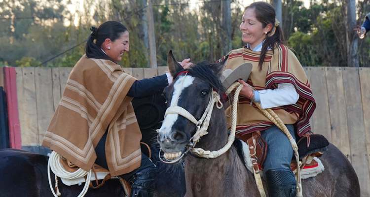 Hermosilla y Troncoso ganaron con experiencia y calidad la XI Final de Rodeos Femeninos