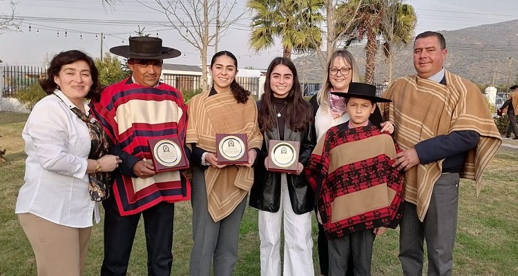 Asociación de Rodeo Cardenal Caro premió a sus socios más destacados en Pichidegua