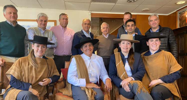 Ferochi sostuvo importante reunión con representantes del Rodeo Femenino