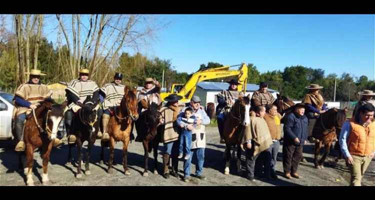 Una linda cabalgata tuvo el Club de Rodeo Bulnes