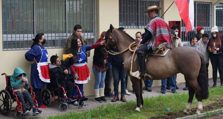 Aguas de Los Campos y Maquena llenó de Chilenidad el Pequeño Cottolengo