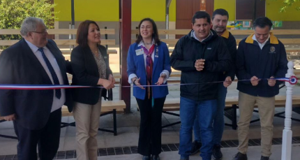 Rotary Club de Linares inauguró gradas en Escuela "Salomón Salman" de Linares