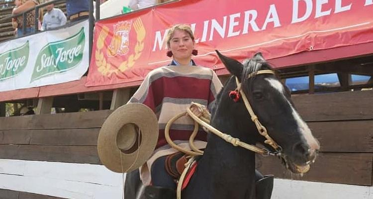 Carol Cornejo y el Movimiento a la Rienda: 