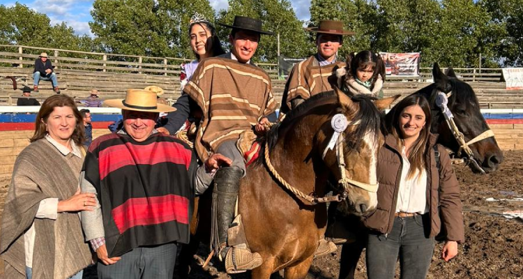 Los hermanos Soto Tejos completaron en el rodeo de la casa