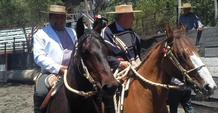 Valdebenito y Núñez se ilusionaron en rodeo de Mahuida de La Reina