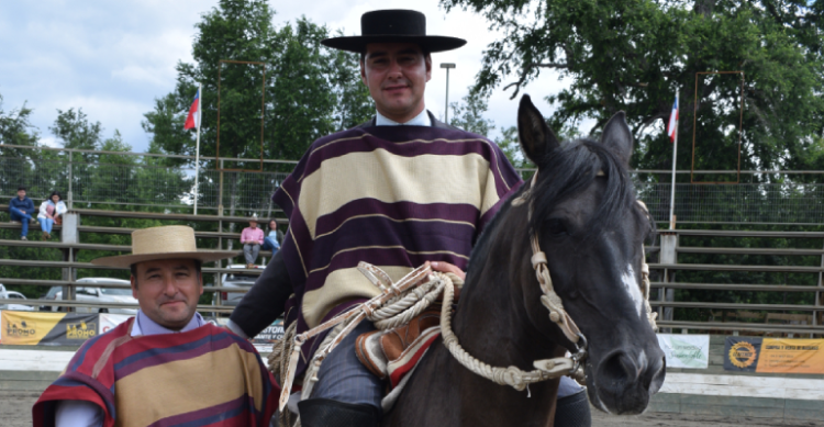 Diego Henríquez, campeón de la Rienda en el Zonal Sur: 