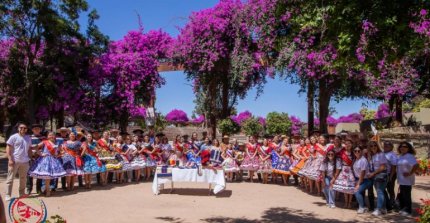 Participantes del Campeonato Nacional de Cueca Juvenil visitaron la Medialuna Monumental