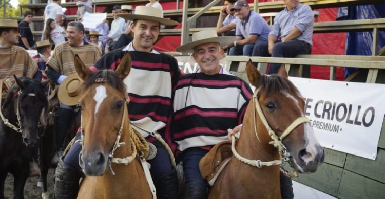 Colleras de padre e hijo acapararon aplausos en la Primera Libre B