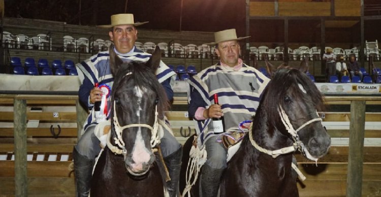 Aros y Orrego encabezaron el desfile de la Serie Potros en San Clemente