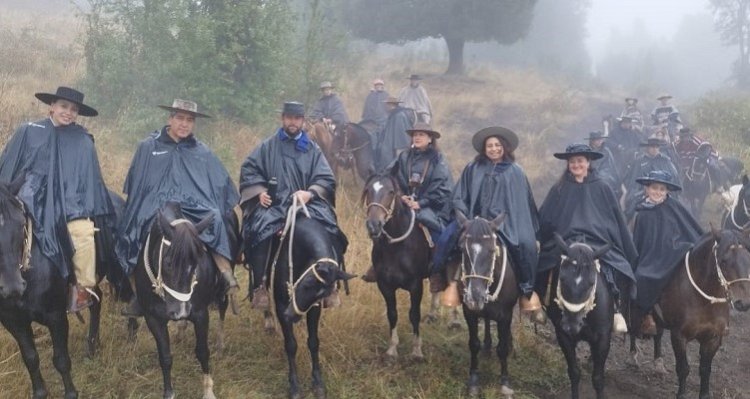 ¡Ni la lluvia los detuvo! Criadores de Cautín tuvieron exitosa cabalgata familiar