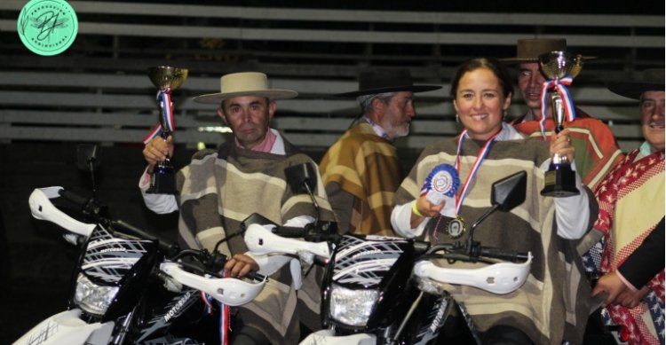 Camila Hernández y Hugo Quezada ganaron la IX Final Nacional de Rodeo Criollo del Sur