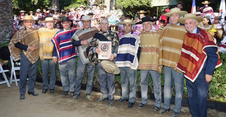 Ferochi entregó galardones en la inauguración del 75° Campeonato Nacional