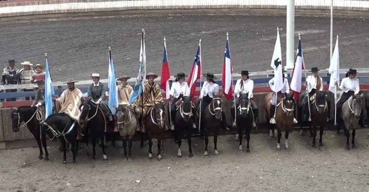 Amazonas de la Tradición Chilena y Escuadra Cultural Internacional brindaron llamativo encuentro