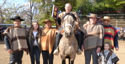 Club de Rodeo Malloa entregó reconocimiento a su fundador David Lucaveche Contreras