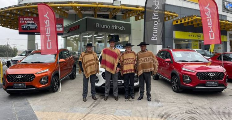 Federación del Rodeo Chileno entregó vehículos a los Campeones de Chile