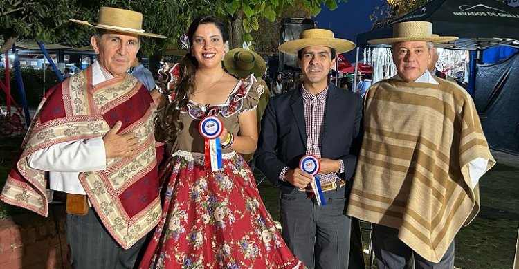 San Carlos dio la bienvenida con homenaje a la cantora Fernanda Dedes Martínez