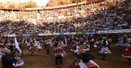 III Campeonato Nacional de Cueca Huasa tiene los pañuelos listos en Rancagua