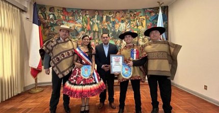 Alcalde de Linares recibió a los Campeones Nacionales de la Cueca Huasa categoría Adultos