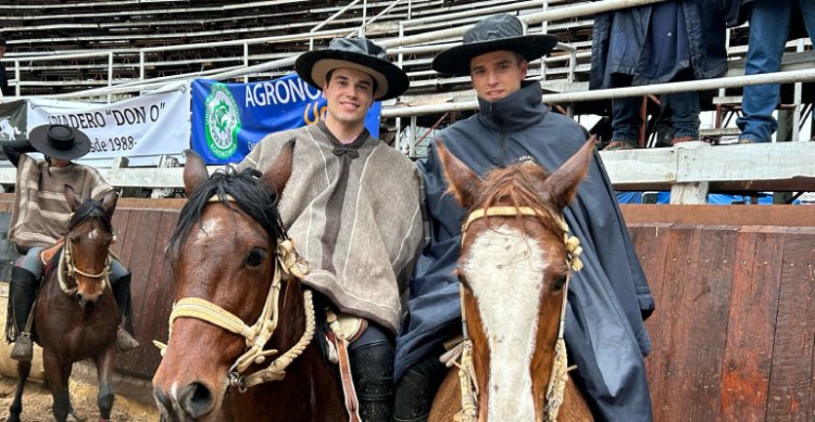 Barros y Espinosa celebraron bajo la lluvia en la Serie Yeguas