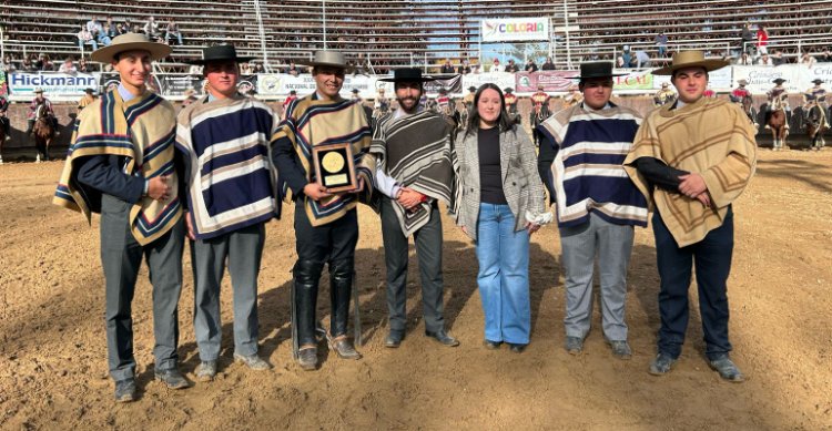 Tres premios se entregaron en el inicio de de la Serie de Campeones del Universitario
