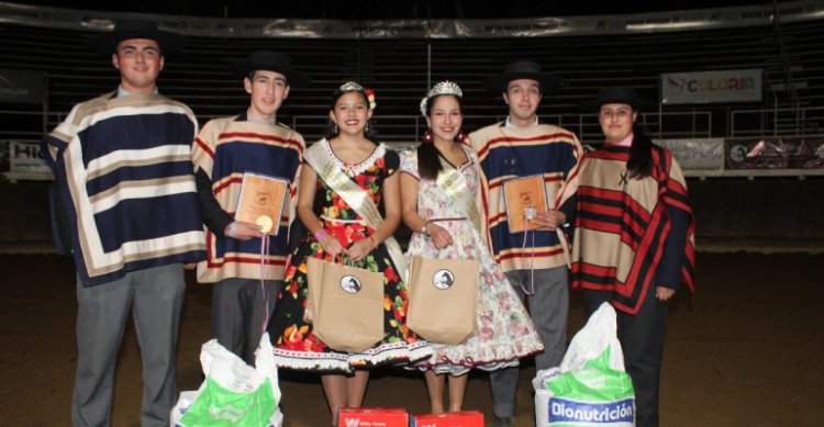 Pacheco y Cornejo bailaron cueca en San Carlos: