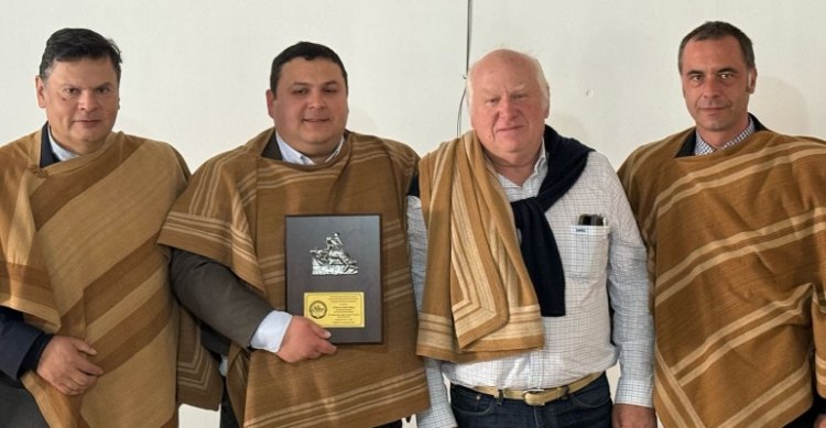 Johann Gude tras ser elegido el mejor dirigente de la Zona Norte: “Es un reconocimiento para Melipilla”