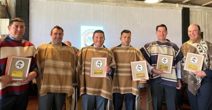 Asociación Valle Santa Cruz celebró una emotiva ceremonia de premiación con gran compañerismo