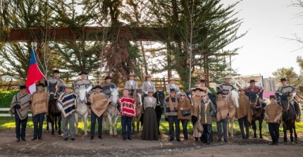 Escuela de Rodeo del Club de Huasos Las Condes estrechó su lazo con Santiago Cumbre con linda ceremonia