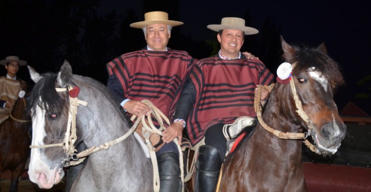 El festejo de Quezada y Bustamante en la inauguración de la Medialuna Los Acacios de Paine