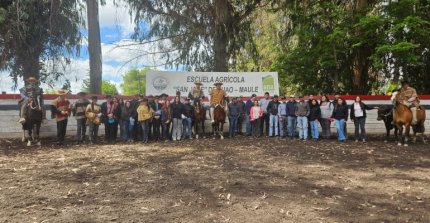 Carimallín presente: Pedro Juan Espinoza realizó charla en la Escuela Agrícola de Duao