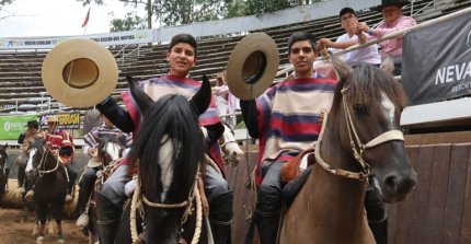 Hernández y González ganaron con carrera perfecta la Primera Libre en San Carlos