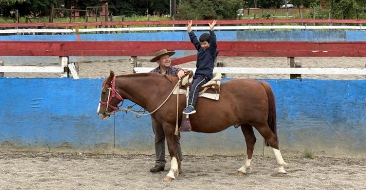 Alumnos de Escuela Litoral Austral de Puerto Aysén vivieron hermosa experiencia con el Caballo Chileno