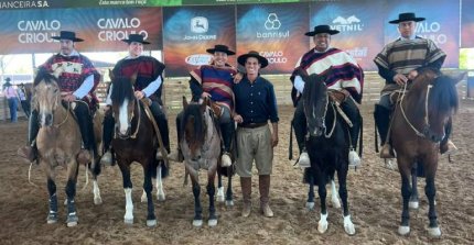 Equipo chileno fue ovacionado en Esteio durante su paso por el "Maneca Costa"