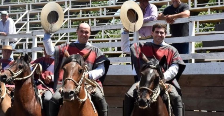 Los primos Salgado celebraron con collera nueva en Negrete